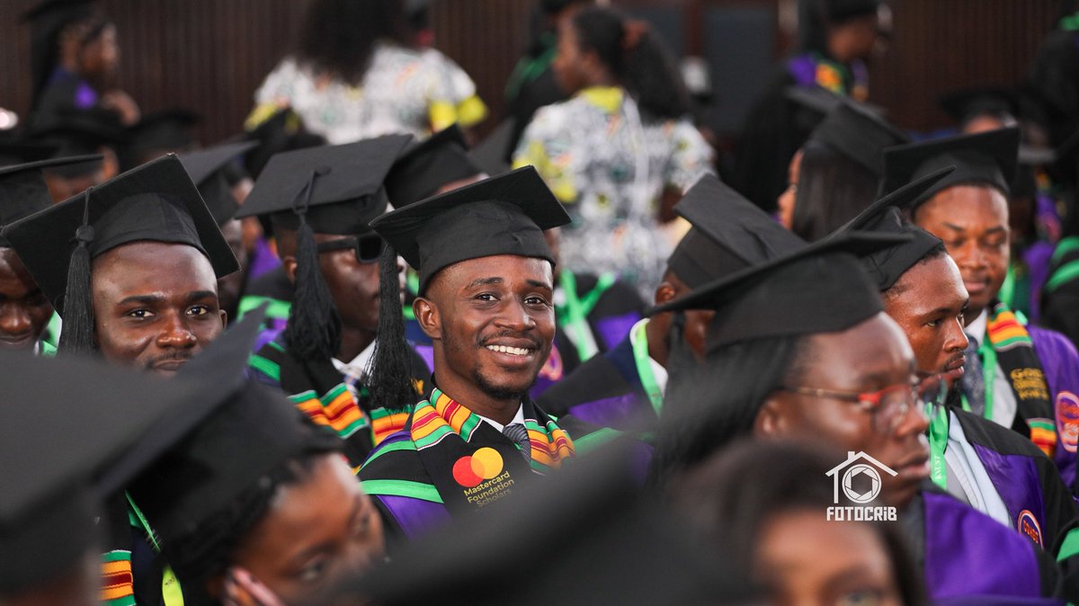 CampusHypeCrew's tweet image. Statistics for the KNUST College of Humanities and Social Sciences class of 2025.

Total Number of Graduands-3285
Males-1575
Females-1710

First Class-679(20%)
Second Class Upper-1436(43.7%)
Second Class lower-1072(32.6%)
PASS-98(3%)

#KNUSTGraduation|#CampusHypeCrew🇬🇭