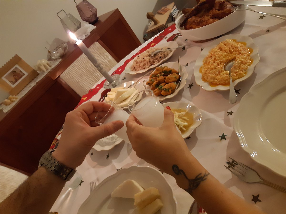 Her sey boyle basladi. 
Sayisiz kutlama, kahkaha dolu zamanlar, arada huzunler, cok ozlemli gunler, dolu dolu gecen 5 yil.
Nicelerine canim sevgilim 🥂❤️💋
<a href="/boradag82/">bora</a>