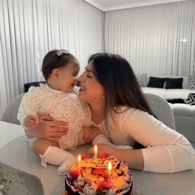 tugcemmguler's tweet photo. #YeniProfilResmi https://t.co/dEHCz5tRfH