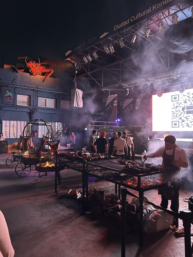 theweb3voyager's tweet image. wow this devconnect was a blast this year, stories from this one will be told for generations!

- vegans got rekt
- a desparate founder jumped on stage.
- devcon has a new mascot.
- vitali became a privacy fasion icon.