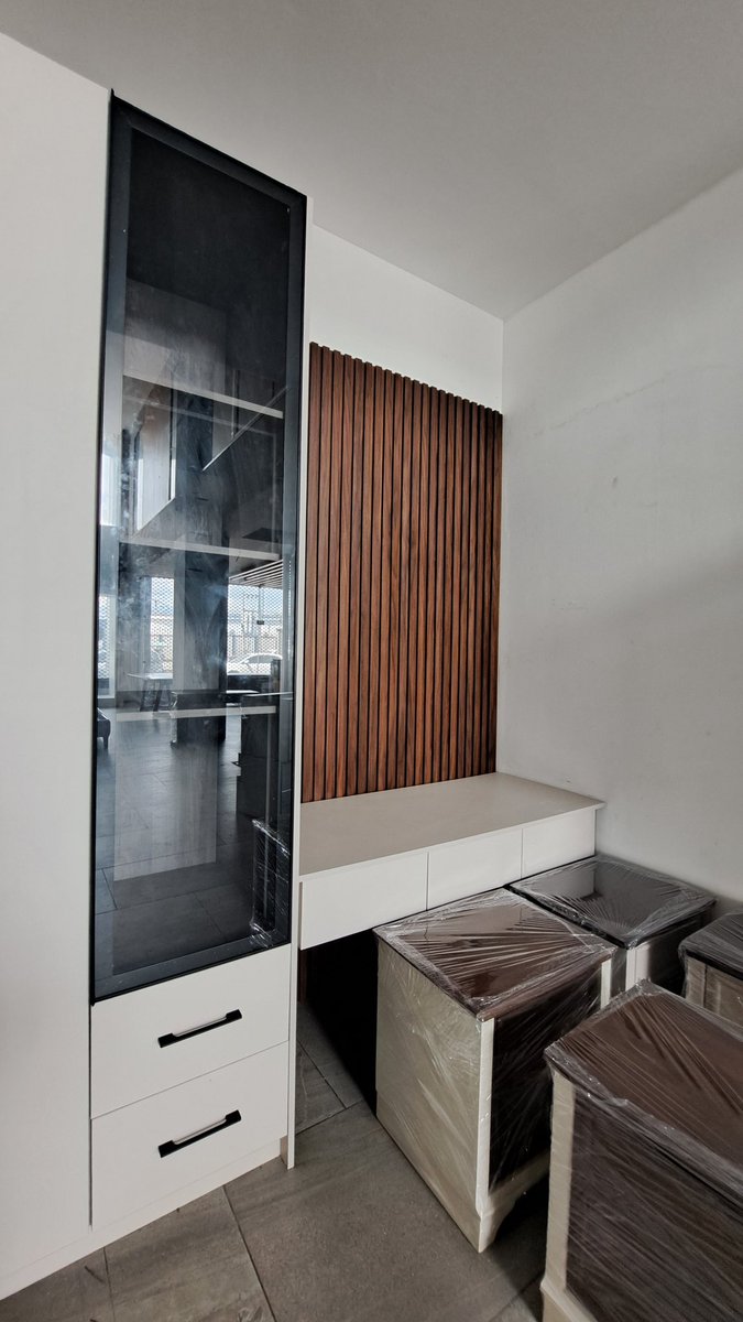 mowrymaina's tweet image. The ergonomics and use-case we always consider when doing designs is what differentiates good designs and joining boards together. In this case, the client can store their clothes, by hanging to folding and they have a dresser for last minute touches before they leave the house.