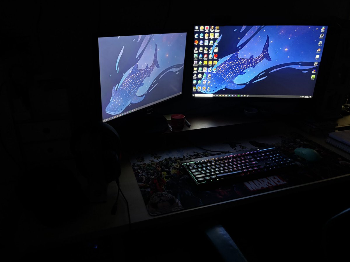 awkwardjaggies's tweet image. Got a new desk, so it was a nice opportunity to refresh my pc setup!