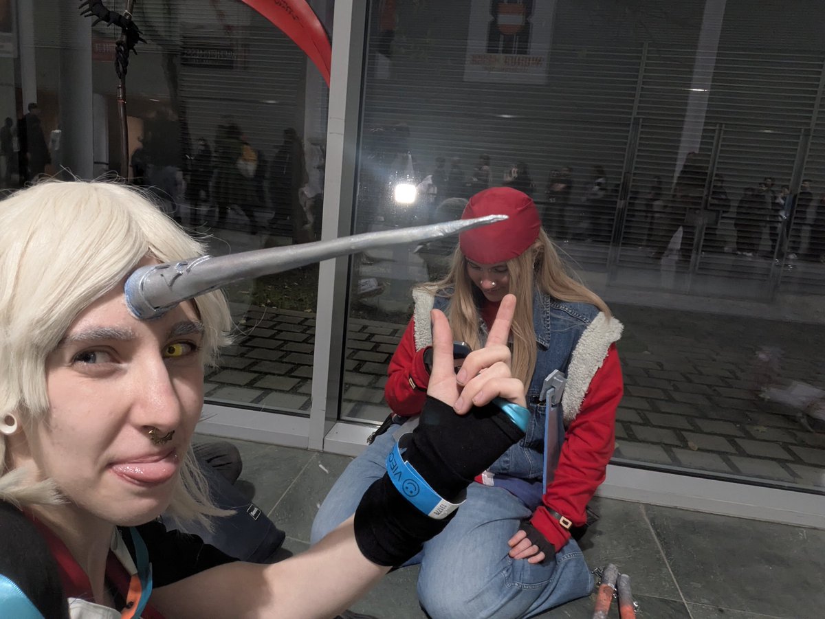 Unfortunately I am insanely unserious so there are very little proper pictures of my raven from VIECC but here's some I like ! 🐦‍⬛