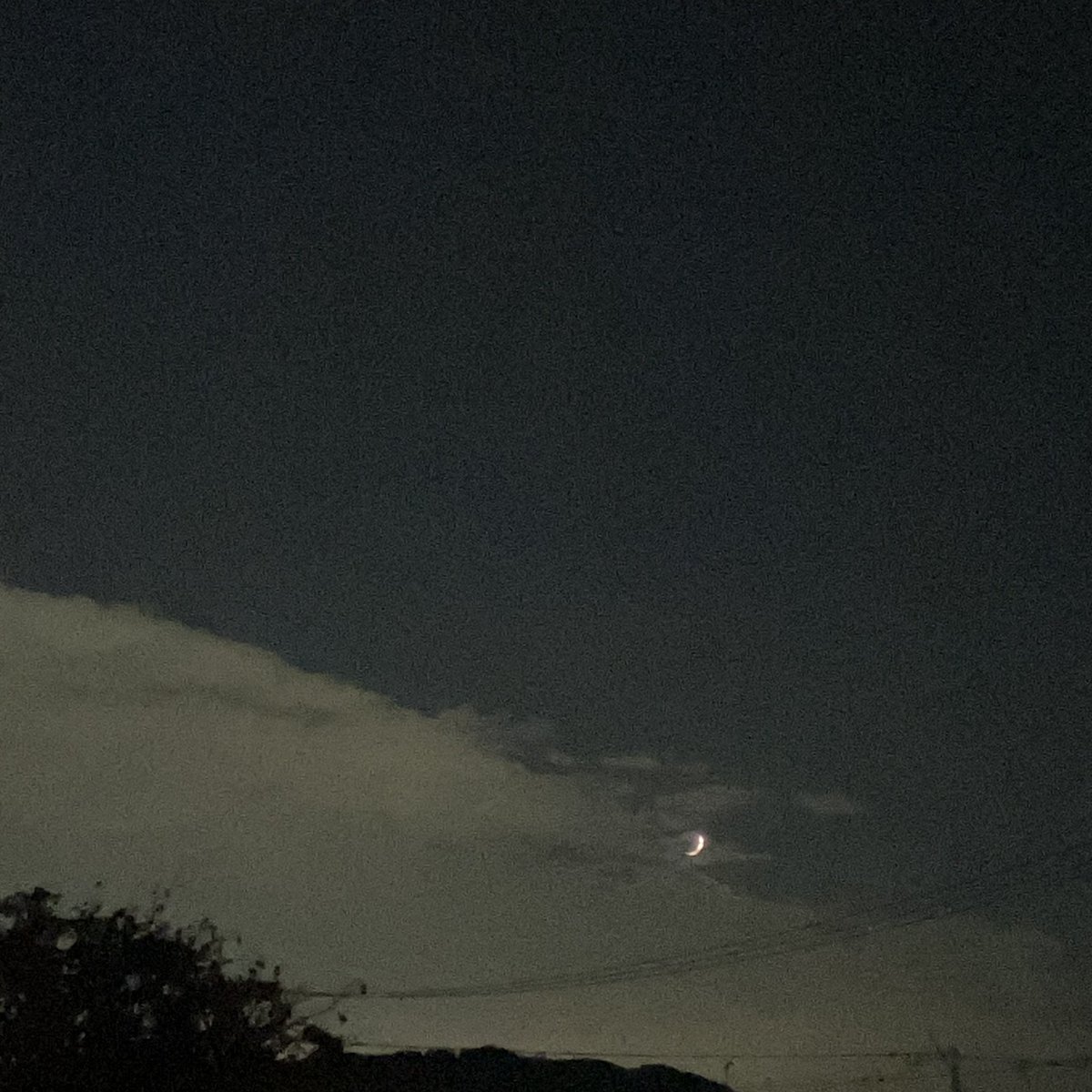 Sally_812's tweet image. I’m home 🏡

#tadaima 
#eveningsky 
#moon 
#イマソラ　
#キリトリセカイ　
#夜景　
💟☮️