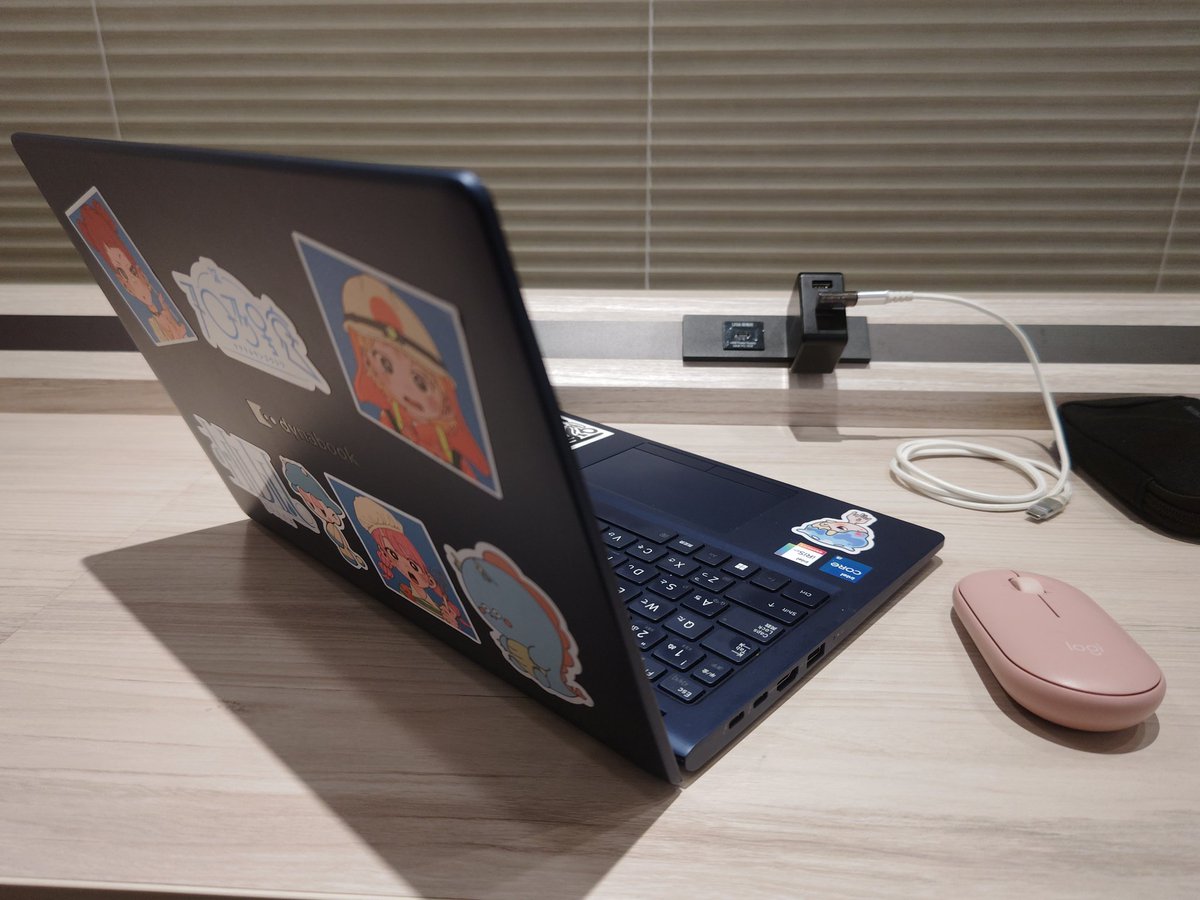 shima_py's tweet image. 愛用のモバイルPCが…‼️😱

今日  #佐堂塩 ちゃんのブースで購入したイラストステッカーを早速、モバイルノートPCに貼ってみた☝️😊
もう、このPCは「岡谷姉妹」三昧のPCと成りつつある❗️✌️😁
#コミティア154
#柚凪。(ex.#703号室)
@yuna_3_3zzz @satou_salt99