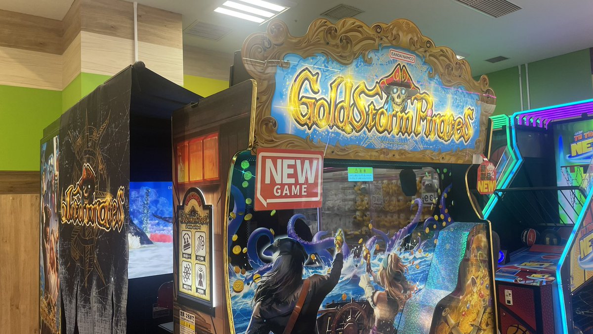 LCDR8bit's tweet image. namcoレイクタウンは都内にない大型筐体の宝庫でした！
小学生の男の子が自分のお小遣いでトランスフォーマーに挑んでて、コンティニューするか悩んでた
お母さんも本人の判断に任せながらも応援してた
大丈夫、きっと次で倒せるよ！（俺が同じ歳の頃のアーケードは慈悲などなかったけどねw）