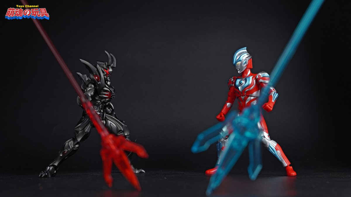 TOPTOY ダークルギエル ウルトラマン 可動フィギュア 基地・怪獣に2