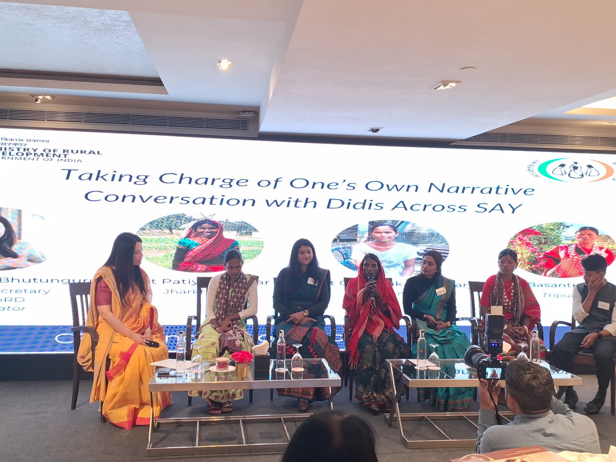 onlineJSLPS's tweet photo. At the CEO Conclave 2025 in New Delhi, Mrs. Patiya Devi from Palamu, a beneficiary of the #UPAJ initiative of JSLPS, shared her remarkable journey of transformation, representing Jharkhand—the first state in India to implement UPAJ.
She spoke, showcasing how UPAJ has empowered women to rewrite their own stories. Her success reflects the impact of JSLPS’s continued efforts towards poverty alleviation, resilience building, and women-led development.
@MoRD_GoI @DAY_NRLM
@HemantSorenJMM @DipikaPS