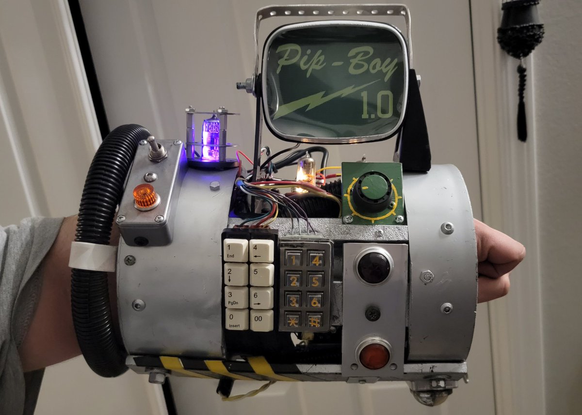 The original Pip-Boy 1.0 replica, posted by u/ValkerieWithBow 👏