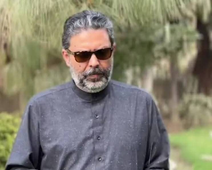 CSMR786's tweet image. نواز شریف سے غداری کا حساب عوام نے کل چکا دیا ھے۔
دوست محمد کھوسہ اپنی بدترین شکست کبھی نہیں بھول پائے گا۔
نمک حرام دوست محمد کھوسہ وہی شخص ھے جسے 2008 میں میاں نواز شریف نے اپنے ہاتھوں سے اٹھا کر وزیرِ اعلیٰ پنجاب بنا دیا تھا۔
مسلم لیگ ن کی طرف سے چیف منسٹر شپ ملی، نواز شریف کی…