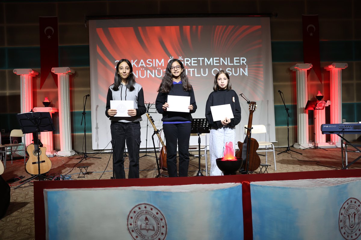 TCMusValiligi's tweet image. İl Milli Eğitim Müdürlüğümüz tarafından &quot;24 Kasım Öğretmenler Günü&quot; kapsamında ilimiz Şehit Yücel Kurtoğlu Güzel Sanatlar Lisesi&apos;nde düzenlenen kutlama programından kareler.#Muş📸
@tcmeb

📍Şehit Yücel Kurtoğlu Güzel Sanatlar Lisesi