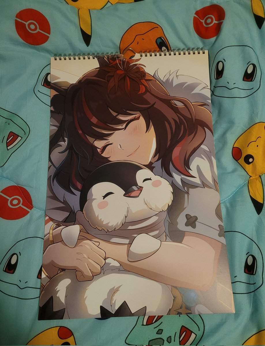 FreyaMoshroca's tweet image. Ich habe mir einige meiner Merch Artikel als Muster bestellt und heute ist dieser wunderschön verarbeitete Kalender mitgekommen. 📅 Er sieht echt klasse aus.

Euch fehlt noch cooler Merch für Zuhause? Hier im Post geht's zum Link ⬇️
#gervtuber #fourthwall #vtuber #vtubers
