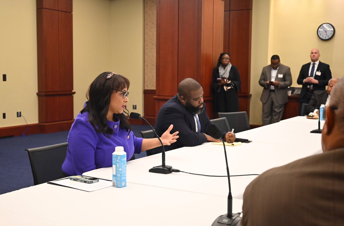 RepBynum's tweet image. Last week, I had the chance to speak with Black state legislators from across the country about the key issues they are facing back home. 

Our work as Members of the @TheBlackCaucus in DC goes hand-in-hand with their work on the ground. Together, we can make change happen.