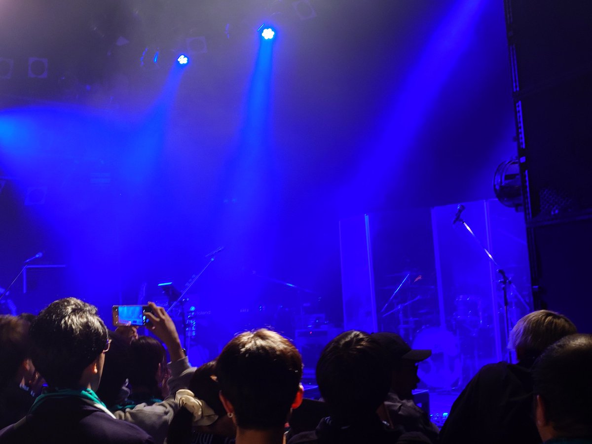 dimension1989's tweet photo. とりあえずライブあってよかった。
雫さん喉お大事になさって下さい!次回の鹿児島100%の雫さん待ってます。
MCはなんかゆるい感じで良かった。
何もなければ今年のライブの締めでした!
#逆鱗 #ポルカドットスティングレイ #CAPARVOHALL https://t.co/fE7mRdOuCb