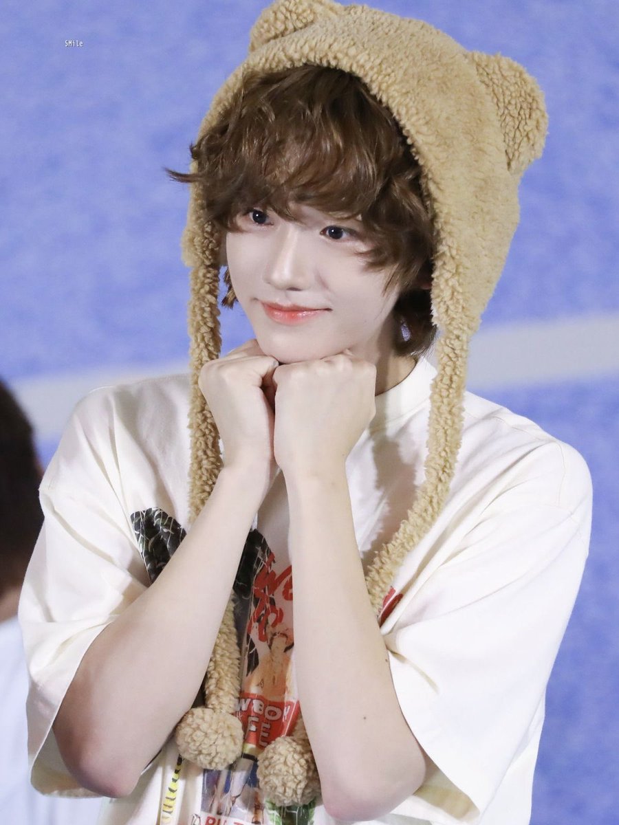 IDIDpopbase's tweet image. IDID’s maknae Jeong Semin shares a cute fanboy moment with BOYNEXTDOOR’s Myung Jaehyun via 🫧 messages!

“I’ve always liked sunbaenim’s songs a lot so I was really nervous and excited.. I told sunbaenim that I really love ‘As time goes by’ and he said thank you..”