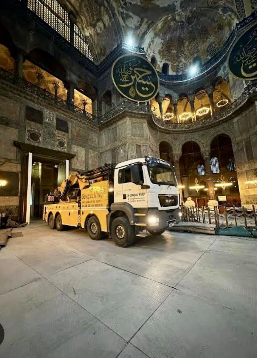 AhmetGunestekin's tweet image. Ayasofya, insanlığın ortak vicdanıdır!
Böylesine bir yapının kalbine iş makineleri sokmak, restorasyon değildir. Olsa olsa hafızaya karşı işlenen bir körlük, insanlığa yapılan bir kötülüktür...
Yıllarca Anadolu’yu gezdim…
Ören yerlerinde, Ani Harabeleri’nde, antik kentlerin…