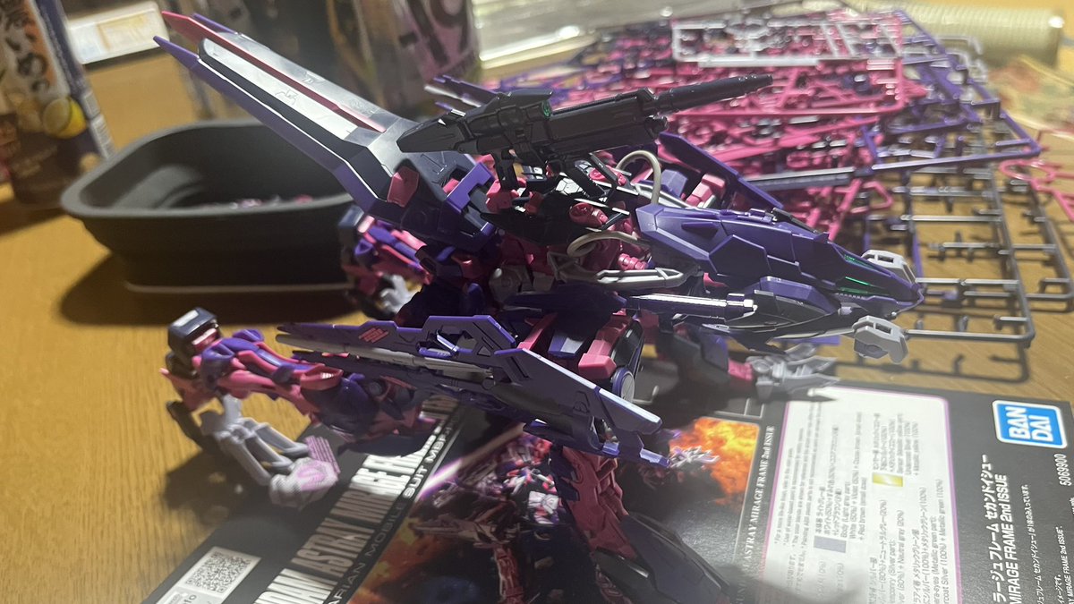 niio0NbT4618476's tweet image. 1/100バングの息抜きで作ったミラージュフレームが
完成してしまった٩( &apos;ω&apos; )و
というか初MGアストレイだった件笑
何年も買うか買わないか迷っている内に
MGキットが発売してされてしまってて
なんかすまんかった_(:3 」∠)_

#ガンプラ
#ガンプラ好きと繋がりたい 
#FSS_jp