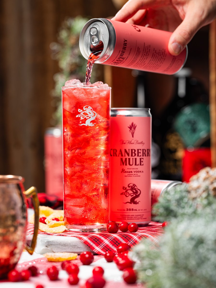 TreeHouseBrewCo's tweet image. Cranberry Mule returns in time to show off at your family gathering.

We take our award-winning House Vodka and blend it with fresh cranberry juice, warming ginger beer, and a splash of lime. It&apos;s sweet, tangy, and incredibly smooth.

Tell me you&apos;re from New England without…