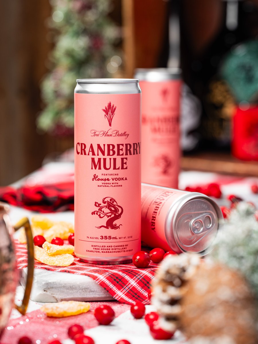 TreeHouseBrewCo's tweet image. Cranberry Mule returns in time to show off at your family gathering.

We take our award-winning House Vodka and blend it with fresh cranberry juice, warming ginger beer, and a splash of lime. It&apos;s sweet, tangy, and incredibly smooth.

Tell me you&apos;re from New England without…