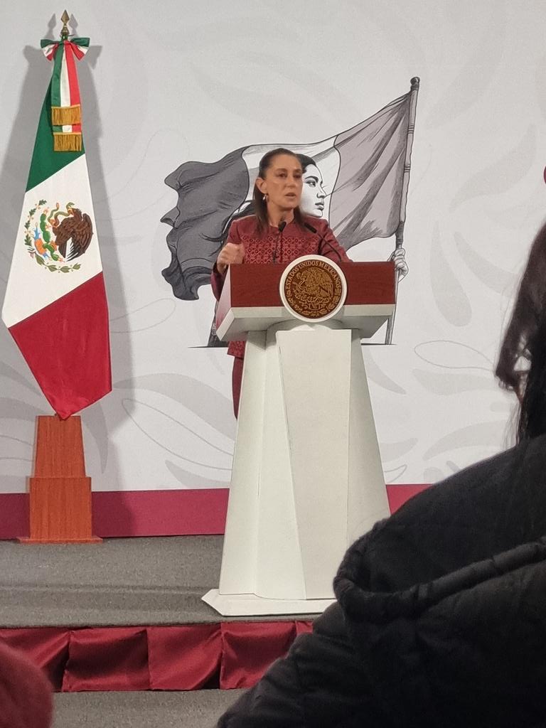 #ElDatito
Que mañana recibirá a su homologa de Honduras, <a href="/XiomaraCastroZ/">Xiomara Castro de Zelaya</a>, en Palacio Nacional.
Que sostendrá una reunión privada, en la q abordarán el tema migratorio y económico, evitó decir si hablarán de #Venezuela y hacer un frente de apoyo.
<a href="/perspectivasmx_/">Perspectivas</a>
<a href="/noticiasmiled/">GRUPO MILED</a>