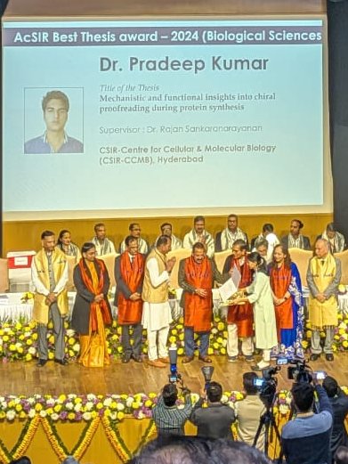 Sankar_Lab's tweet image. Huge kudos to @Pradeepkumar_2 for being recognized with the AcSIR Best Thesis Award!! 🌟 You&apos;re crushing it! #awardwinner @ccmb_csir @CSIR_IND @AcSIR_India @sankarfr1
