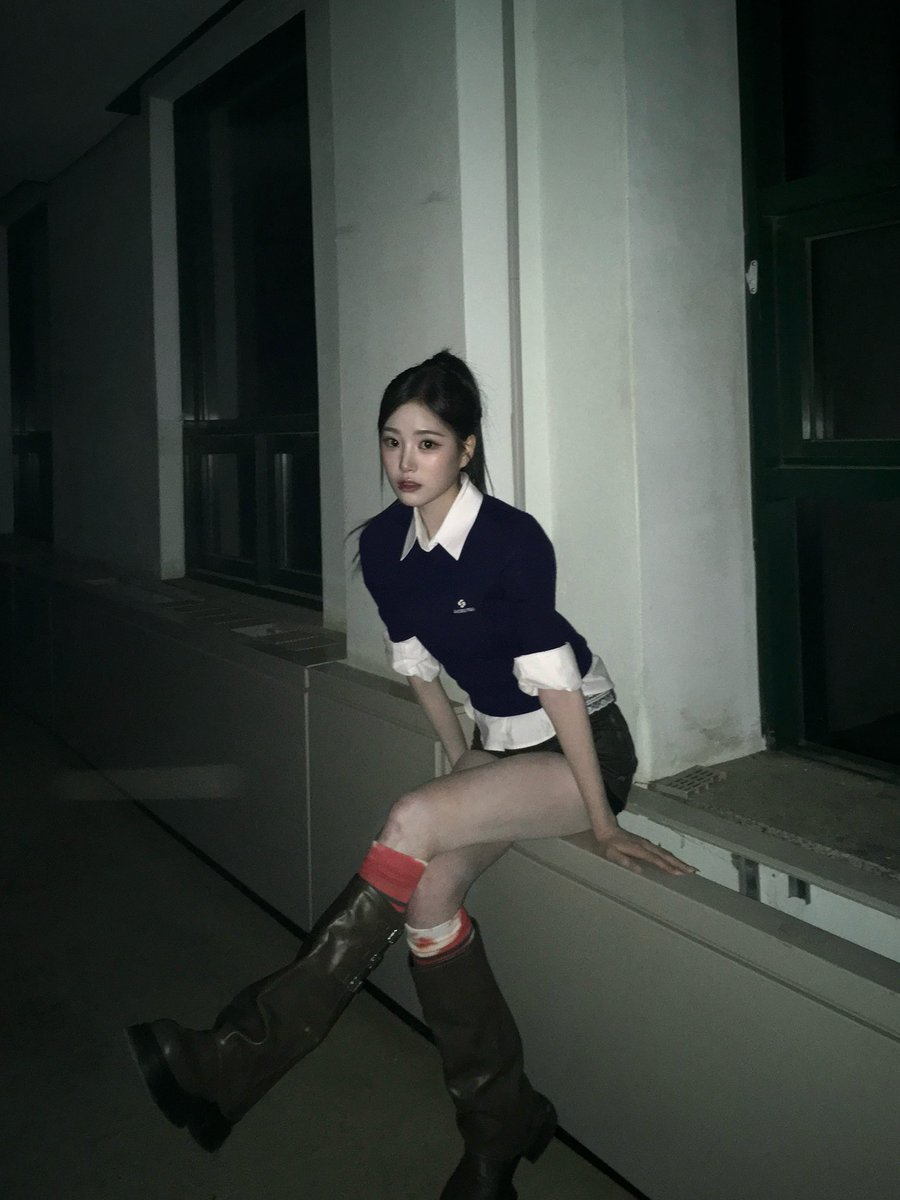 📷 Cosmo Room 241125 | #지연 

#Jiyeon : Enter the message you want to send to the fans… 
🌘See you soon🖤

#tripleS #트리플에스 #トリプルS