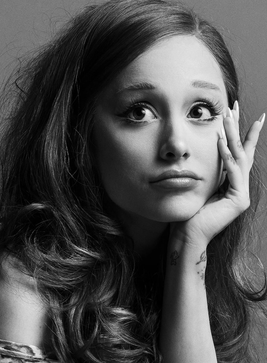 BuzzingPop's tweet image. Nicole Kidman tells Ariana Grande that she’d like to take her out to dinner.