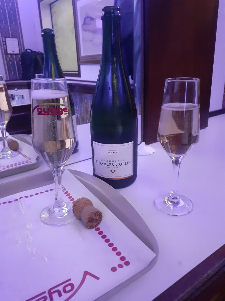 gegetheron's tweet photo. Acabamos com a garrafa 😏🍷🍷
#voyagemotel https://t.co/rYdr2FoCLL