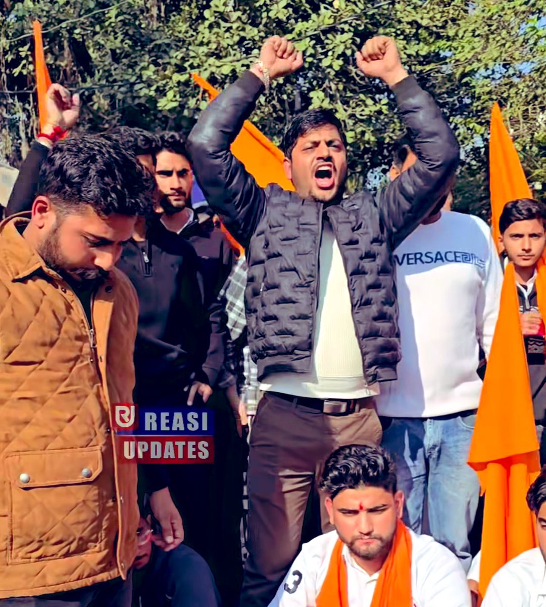 ParasManiReasi's tweet photo. Protest by #Mata_Vashino_Devi_Sangharsh_Samiti #Reasi against Shrine Board Katra #JKUT
@ajay_mlnanda https://t.co/ZYcmXGsoNM