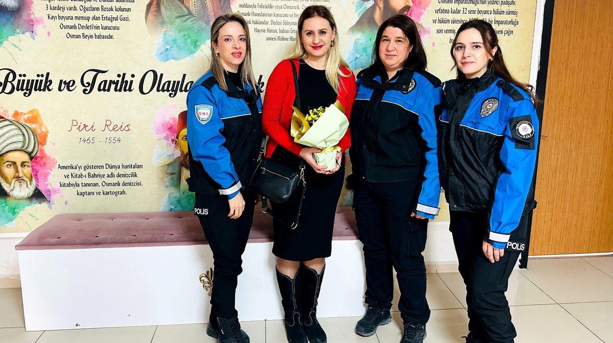 Toplum Destekli Polislik faaliyetleri kapsamında 24 Kasım Öğretmenler Günü kapsamında İl Milli Eğitim Müdürü Sayın Yusuf YAZICI ziyaret edilmiş, İl Emniyet Müdürlüğümüz adına İl Emniyet Müdürümüz Sayın Serkan KARAMAN’ın eşi Sayın Emine KARAMAN olmak üzere ↩️
<a href="/nevsehirmem/">Nevşehir İl Millî Eğitim Müdürlüğü</a>