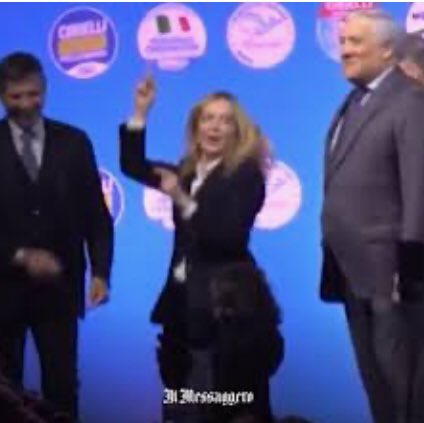 giuseppax's tweet image. #maratonamentana 

@Tommasocerno @GiorgiaMeloni …….🙀🙀 …🎶vai a ballare in Puglia 🎶Puglia Puglia 😹😹😹😹