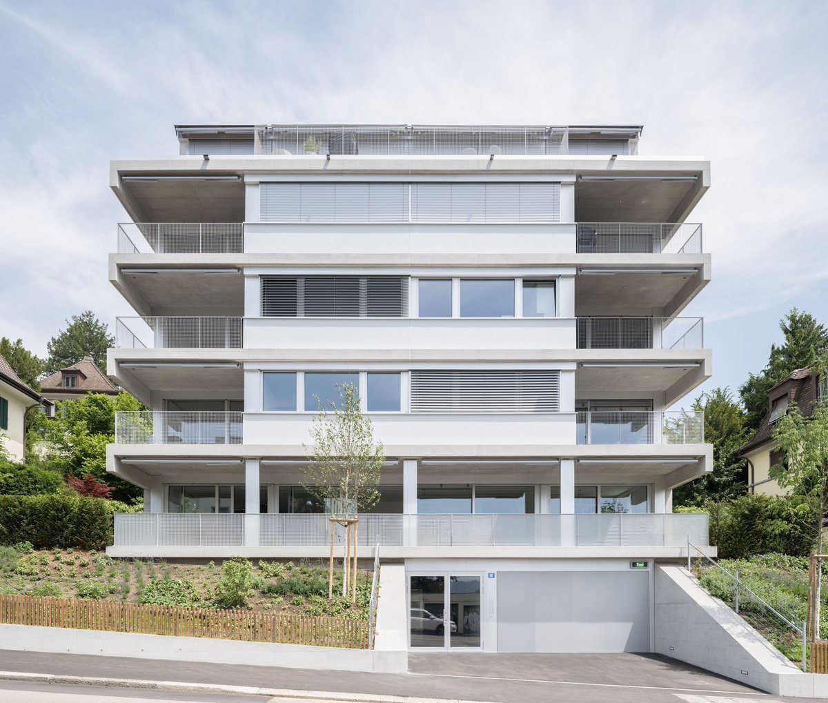 Archello's tweet photo. Dürig AG’s SBS16 in Zurich uses stacked typologies and strong horizontal bands to create a calm, unified form.
https://t.co/2ncTkPyTR3
#SwissArchitecture #MaterialPrecision #DurigAG https://t.co/5qc9wMW9zd