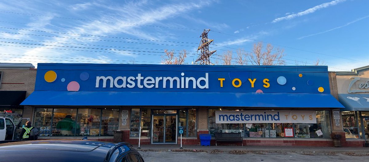 LED_SolutionsCA's tweet image. The Etobicoke Mastermind Toys location just got a full signage refresh. Clean lines, brighter visibility, and a modern look that elevates the entire storefront. Proud to support Canadian 🇨🇦 brands with expert design, fabrication, and installation. #LEDSolutions