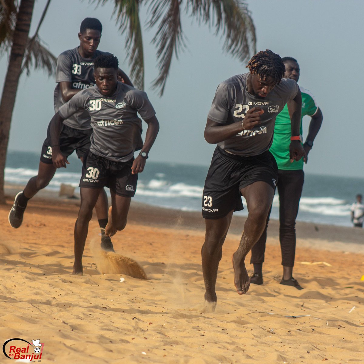 RealDeBanjulFC's tweet image. Started the week at the sandy beach 🤍💪🏽.

#rdb #beachtraining #champions #cityboys