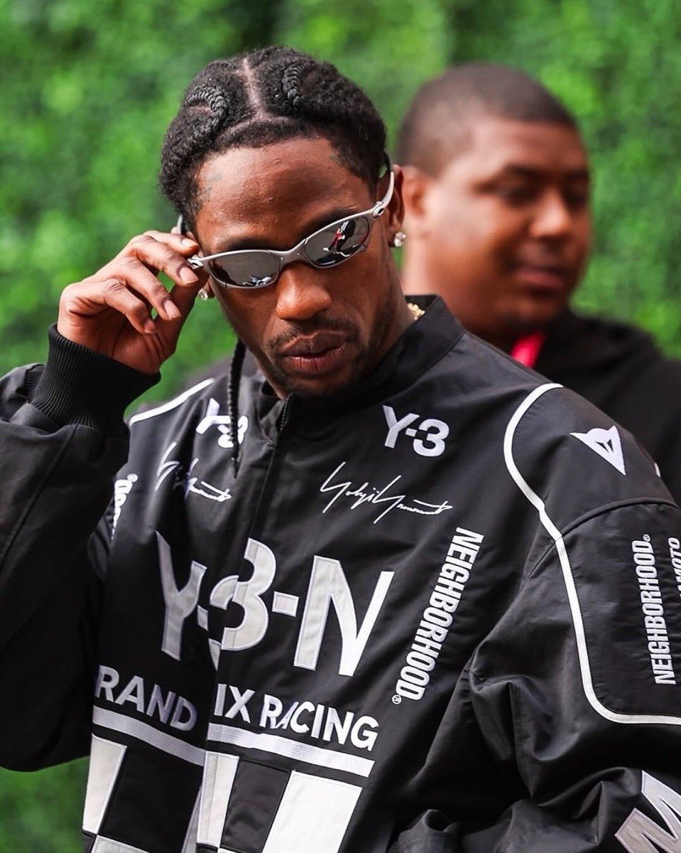 Travis Scott が Y-3 x NEIGHBORHOOD Racing Jacketを着用。Y-3公式の