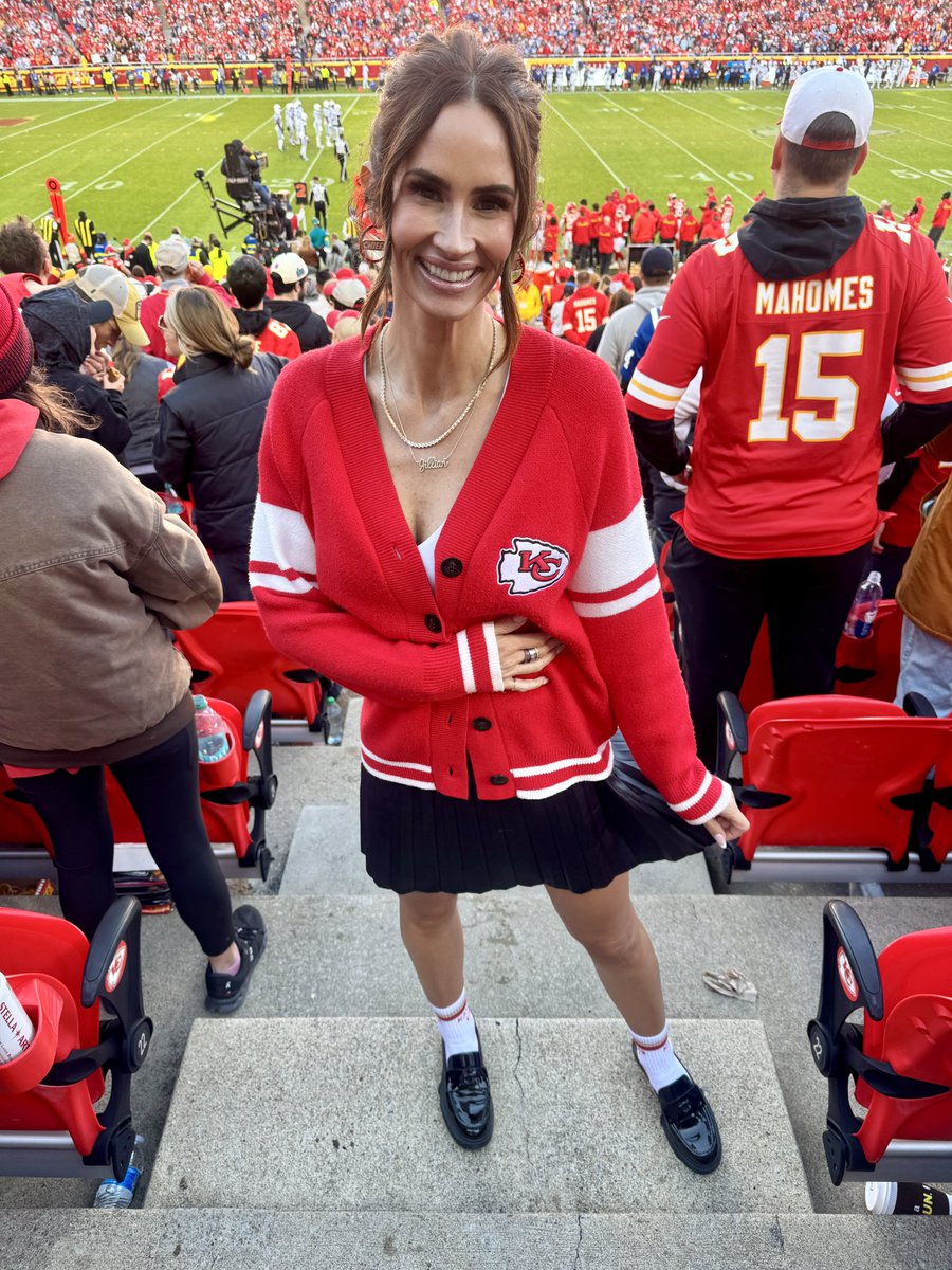 JillianC_arroll's tweet image. Lesson of the Day: NEVER COUNT THE CHIEFS OUT! #chiefskingdom #kc