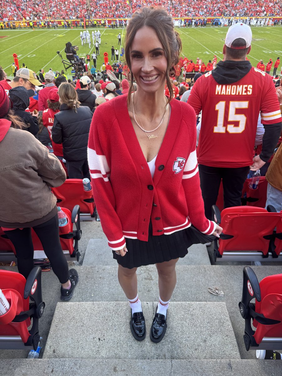 JillianC_arroll's tweet image. Lesson of the Day: NEVER COUNT THE CHIEFS OUT! #chiefskingdom #kc