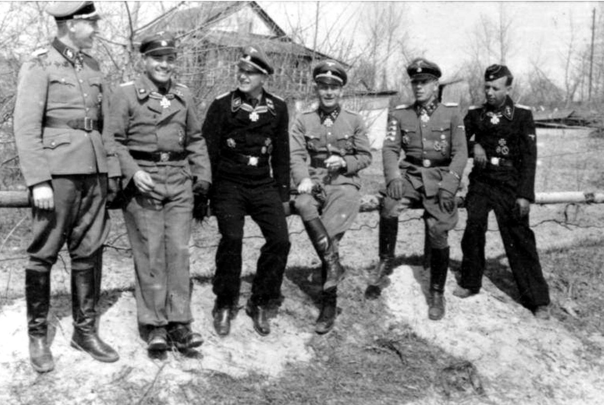 Christian Tychsen (3. Dezember 1910) Im Sommer 1944 verlegte das Regiment an die Invasionsfront nach Frankreich. Dort übernahm er am 26. Juli 1944 die Führung der 2. SS-Panzer-Division „Das Reich“.