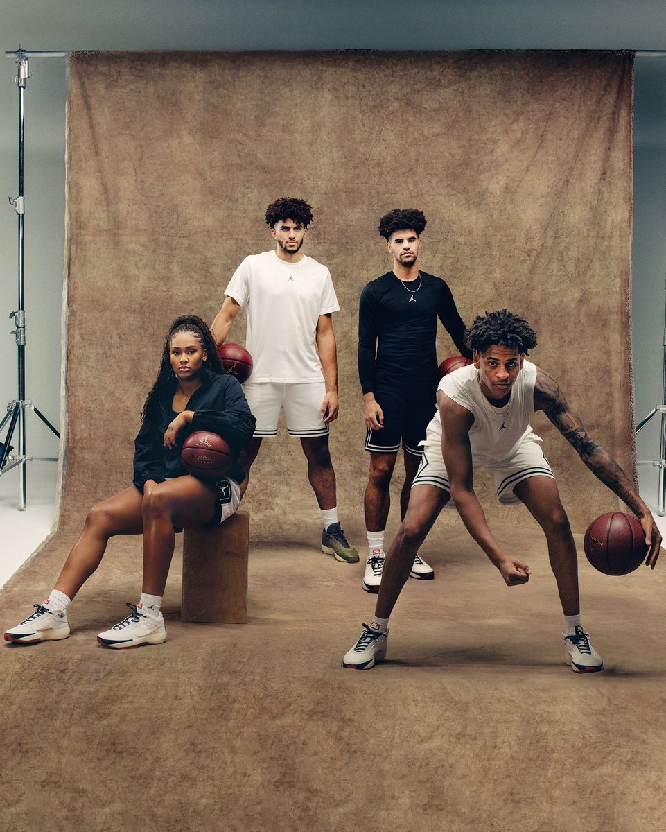 nicekicks's tweet image. Jordan Brand Basketball has announced its 2025 NIL class 🏀

Sarah Strong - UCONN 
Kiyan Anthony - Syracuse 
Cameron Boozer - Duke
Cayden Boozer - Duke