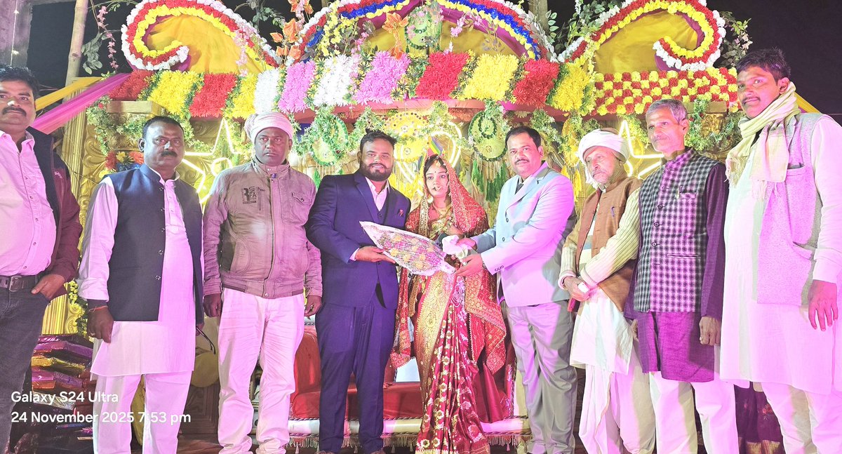 DrDeepakkumar_'s tweet image. #सुगौली 
फुलवरीया गांव में राष्ट्रीय लोक मोर्चा पार्टी के प्रखंड अध्यक्ष प्रेमचंद प्रसाद कुशवाहा जी के सुपुत्र के शादी उपरांत बहुभोज में उपस्थित होकर वर वधु क़ो आशीर्वाद दिए।
#reception 

#DrDeepakkumar