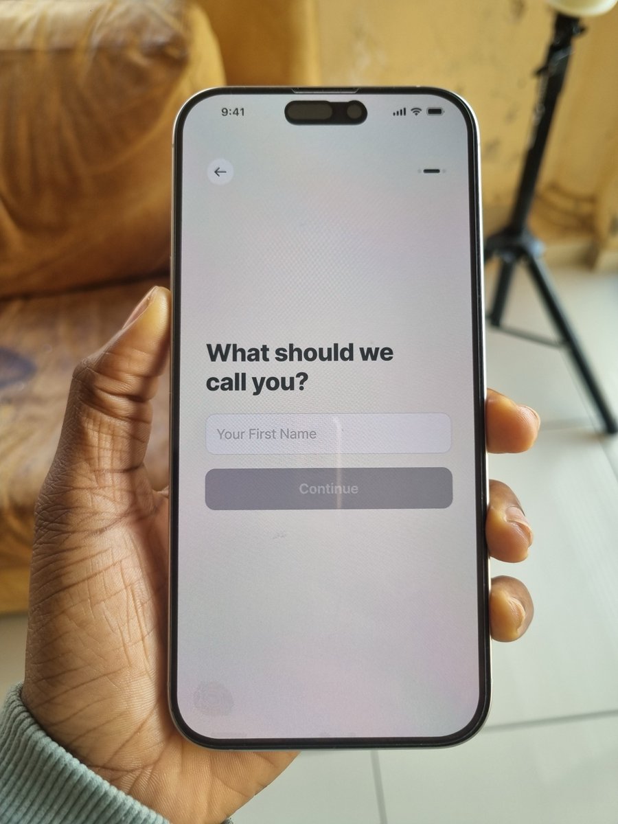I love onboarding screens like this, one action per page.

It’s clean, reduces cognitive load, and uses progressive disclosure well.

Feels almost conversational.

Doesn’t work for every app, but when it fits, it works well.