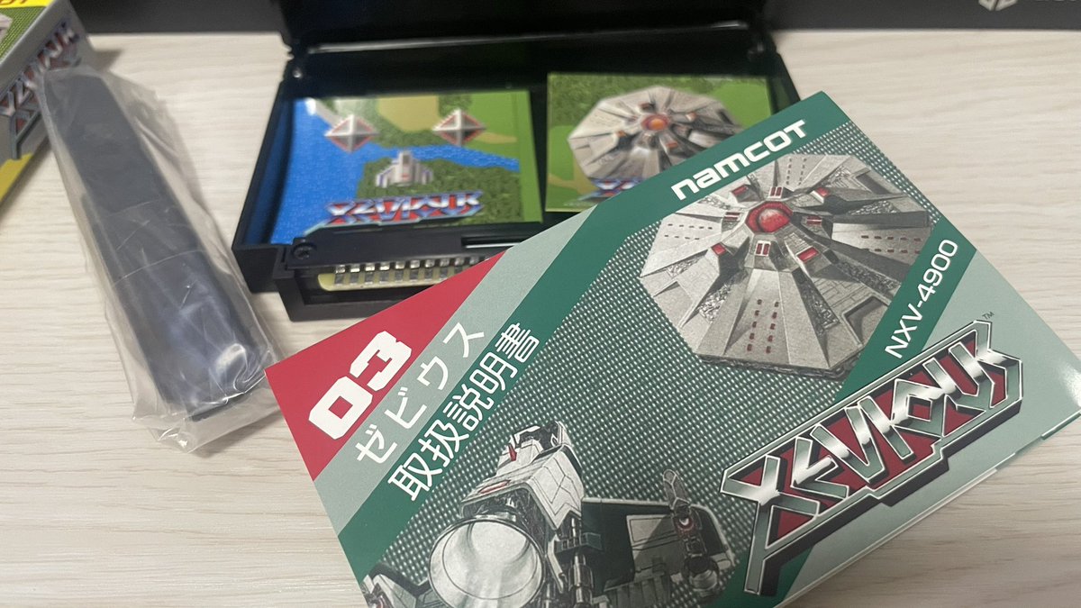 LCDR8bit's tweet image. 越谷レイクタウンのヴィレバン+
今まで行った店舗の中で一番大きかったです😄
ついついゲームグッズを買ってしまいます🫠
ゼビウスのファミリーカセットケース、ホンモノそっくり！