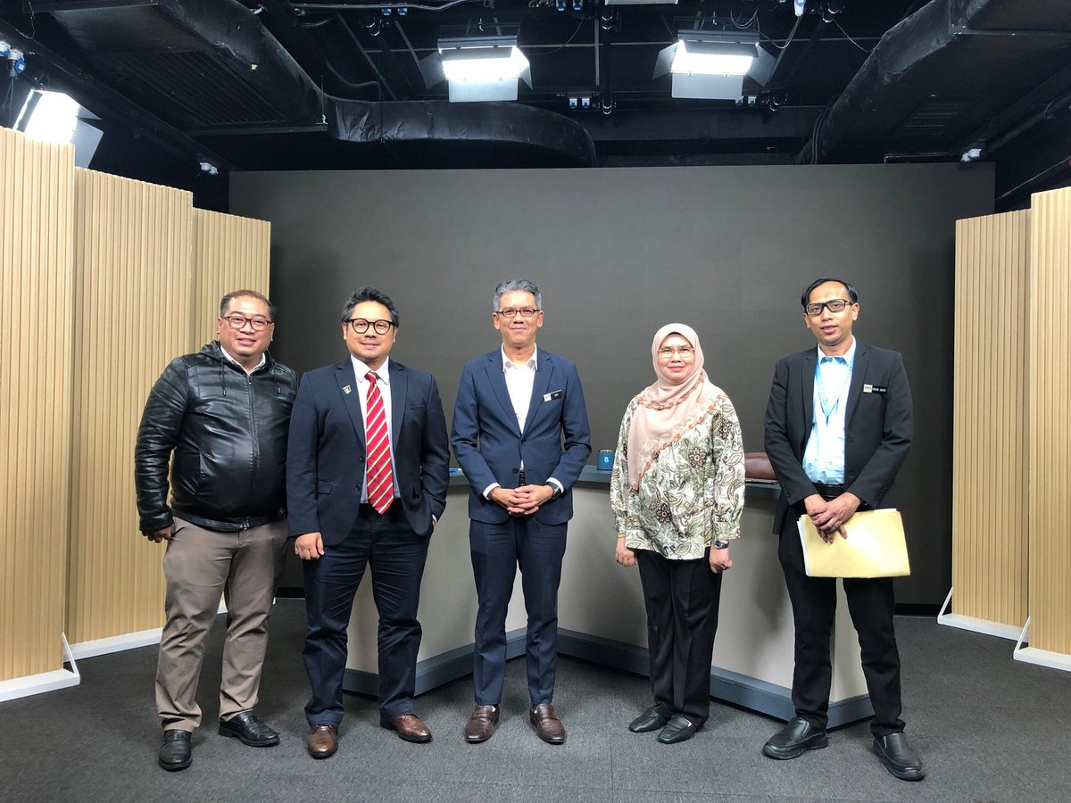 KUALA LUMPUR, 24 November 2025 – Ketua Pengarah Perpustakaan Negara Malaysia (PNM), YBrs. Encik Edy Irwan bin Zulkafli, tampil dalam program Ruang Bicara Bernama TV bagi membentangkan pencapaian PNM sepanjang 2025. 

#PNM
#MalaysiaMADANI