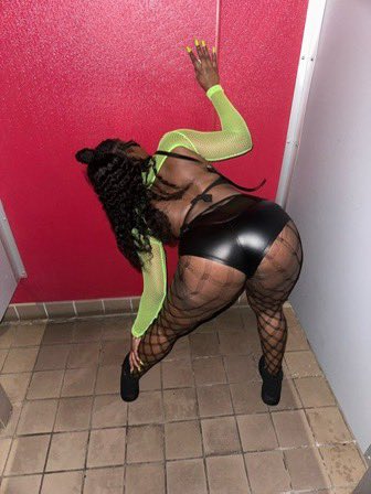QueensSexy88's tweet photo. #meetup #FacetimeTonight #facetime #dropbox #contect #fypシ゚viral #fypシ #fypviraltwitter #fyp https://t.co/8OF7WYoPjr