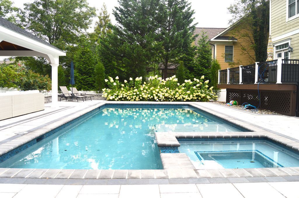 allentucklandsc's tweet image. Transform your backyard into a serene oasis with a stunning pool, lush greenery, and blooming hydrangeas. Relax, unwind, and enjoy the beauty of your outdoor space! 🌿💦 #Landscaping #OutdoorOasis #PoolsideVibes #LandscapeDesign #BethesdaMD