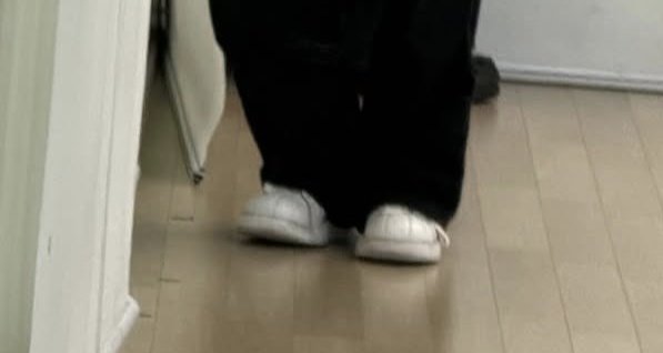 jonghoithoit's tweet image. 오마이가쉬...또 이 귀여운 앞발 동그라미 신발이야... 똑같은거 자주 신는거 너무 귕영웡