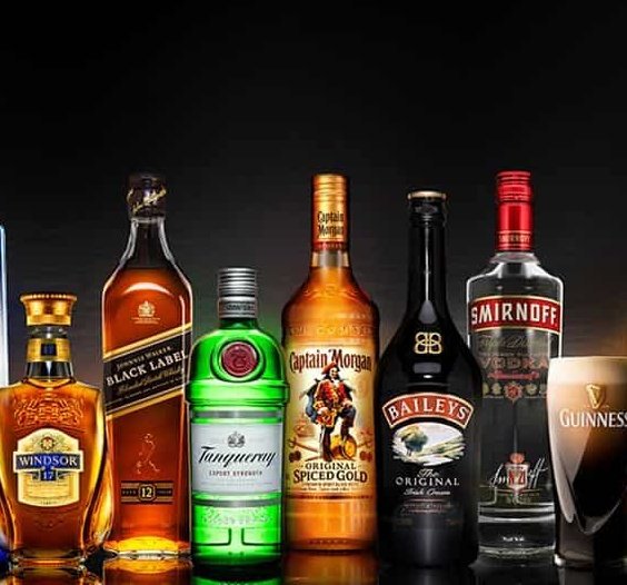 Trump_Fact_News's tweet image. 🔴 URGENT : 🇸🇦 L’Arabie saoudite a élargi l’accès à l’alcool en autorisant tous les résidents non musulmans disposant d’un permis de résidence valide à acheter des boissons alcoolisées dans des magasins à Riyad.