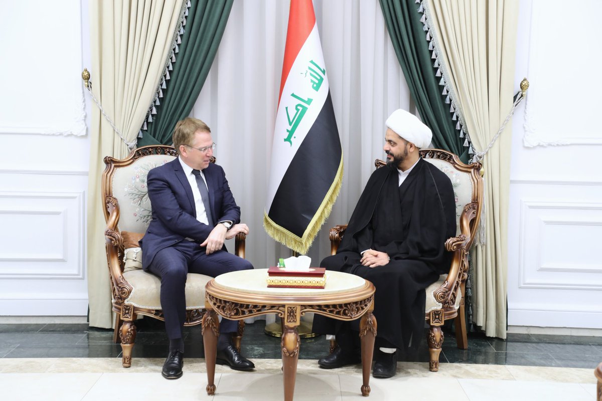 الشيخ الأمين يستقبل السفير الفرنسي ويؤكد المضي بتشكيل حكومة قوية بعد إعلان الإطار الكتلة الأكبر

استقبل الأمين العام لحركة عصائب أهل الحق، سماحة الشيخ قيس الخزعلي، في مكتبه ببغداد، السفير الفرنسي باتريك دوريل والوفد المرافق له.

وقد قدم السفير خلال اللقاء تهانيه لسماحة الشيخ