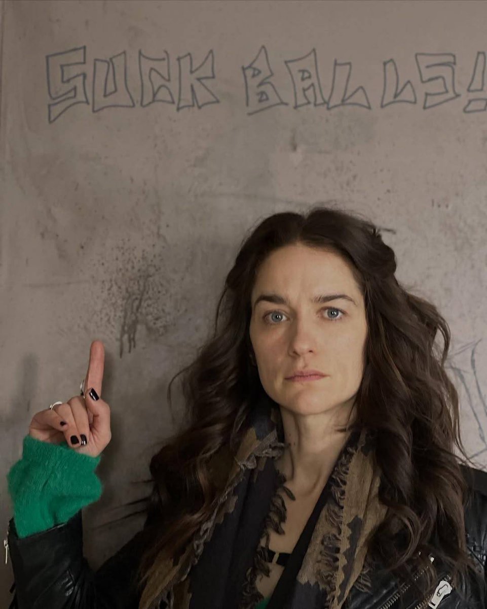 Joanna_Ori's tweet image. Monday...
#MelanieCrushMonday #WynonnaEarp #Vengeance