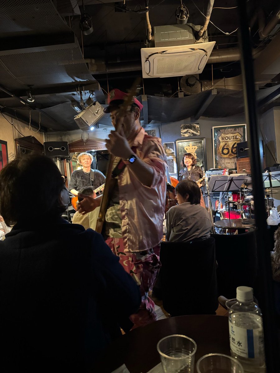 dieginn's tweet image. ファンクラ大臣トリオ、今日は「お医者さんばっかりの老舗ジャズクラブ」という、超絶アウェイな環境で、クローズドなライブを敢行してきました！
我ながら、クローズドにしておくのがもったいないくらい、良きライブでしたー♪